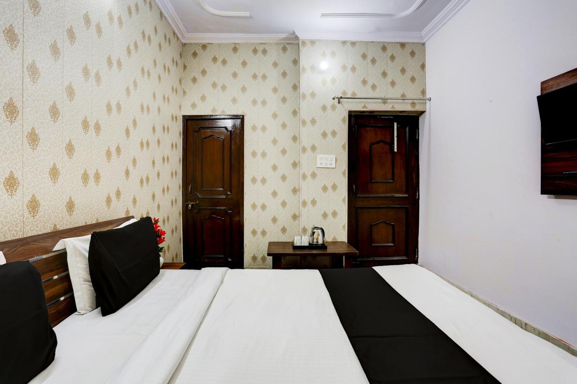 Hotel O Gharaunda 3*